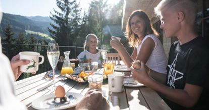 Colazione sulla terrazza Chalet Mons Silva